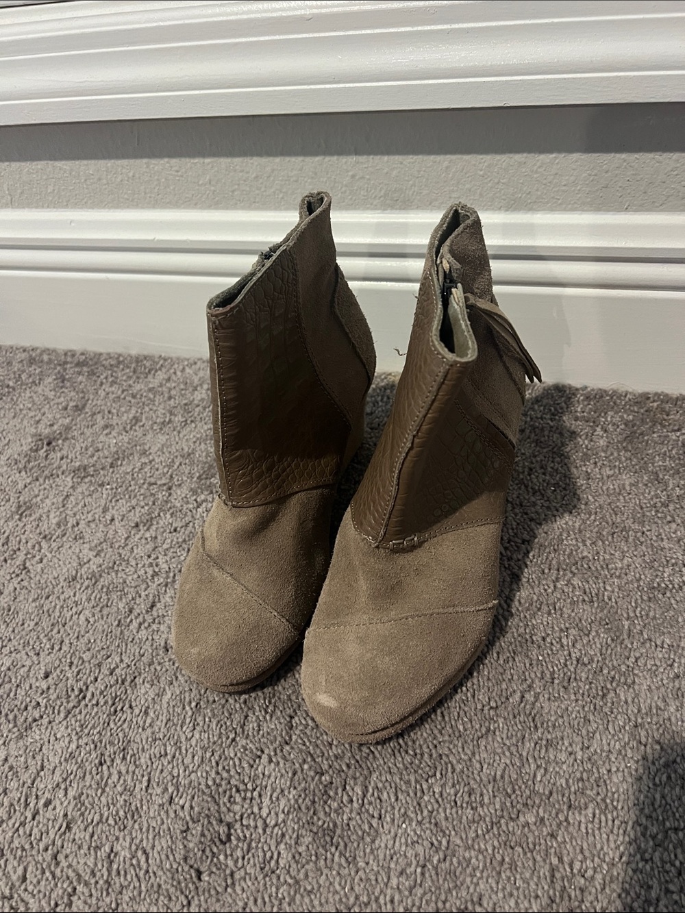 Toms Taupe Suede & Croc-Emboss Ankle Booties